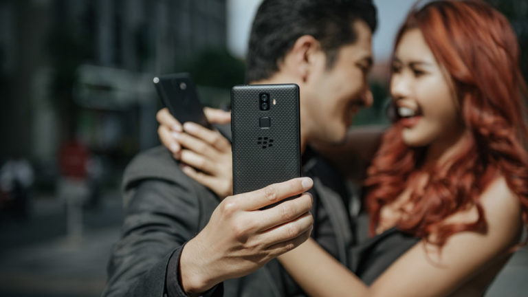 BlackBerry Evolve ra mắt Việt Nam: Không phím cứng, siêu bảo mật, giá 7.990.000 đồng