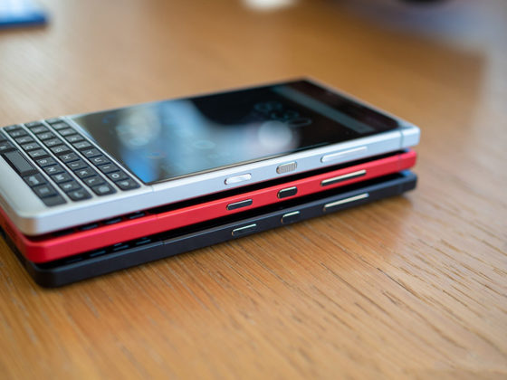 Blackberry Key2 màu đỏ