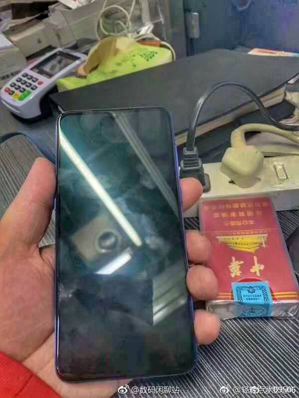 Xiaomi Mi 9 đây ư? Vân tay âm màn, màn hình giọt nước, 3 camera