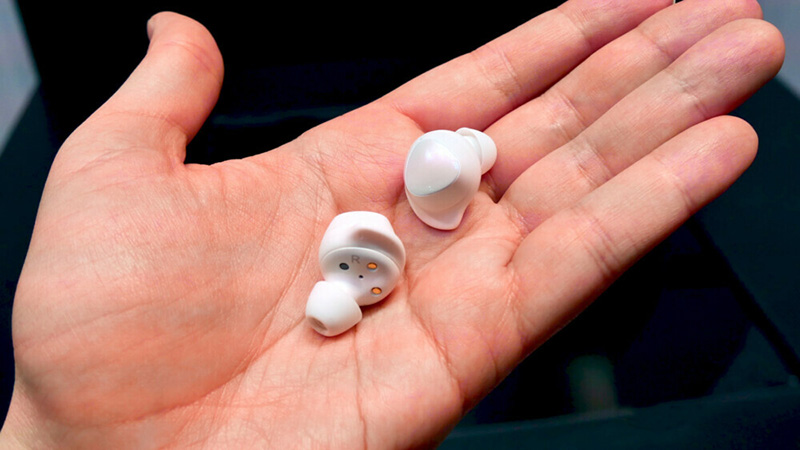 Trên tay Galaxy Buds