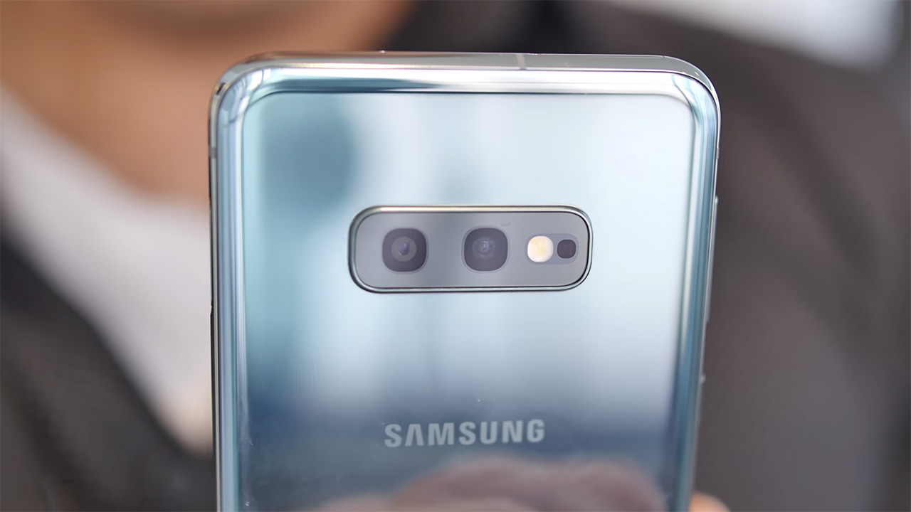 Trên tay Galaxy S10e: Lá bài tẩy của Samsung