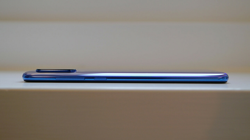 Trên tay Xiaomi Mi 9: Hào nhoáng nhưng không cầu kỳ