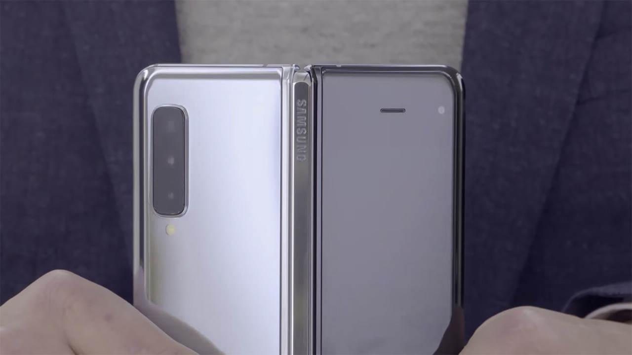 Samsung nói với Huawei: “Gập vào trong” như Galaxy Fold mới là đẳng cấp