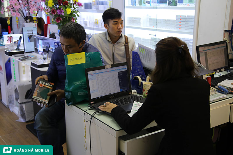 Rực rỡ sự kiện mở bán Galaxy S10/S10+ tại Hoàng Hà Mobile 95B Phố Huế, Hà Nội