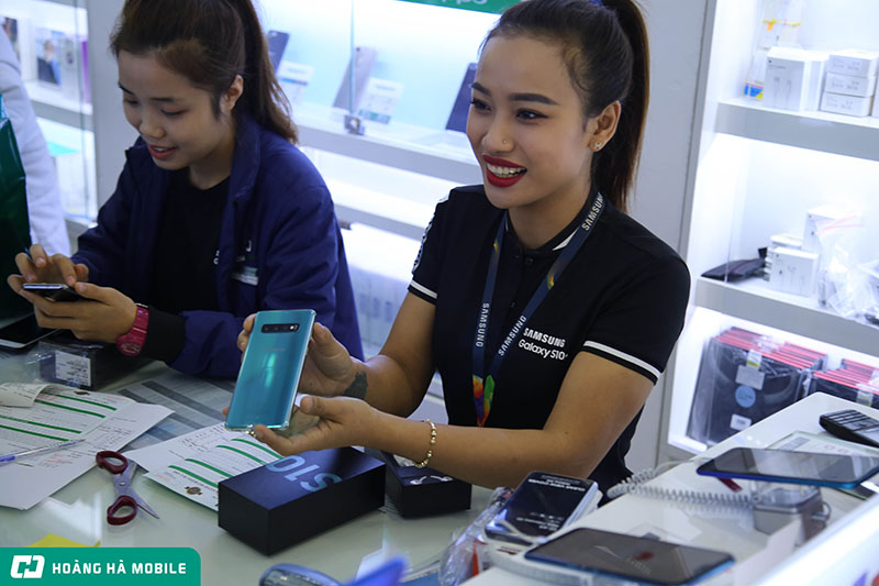 Rực rỡ sự kiện mở bán Galaxy S10/S10+ tại Hoàng Hà Mobile 95B Phố Huế, Hà Nội
