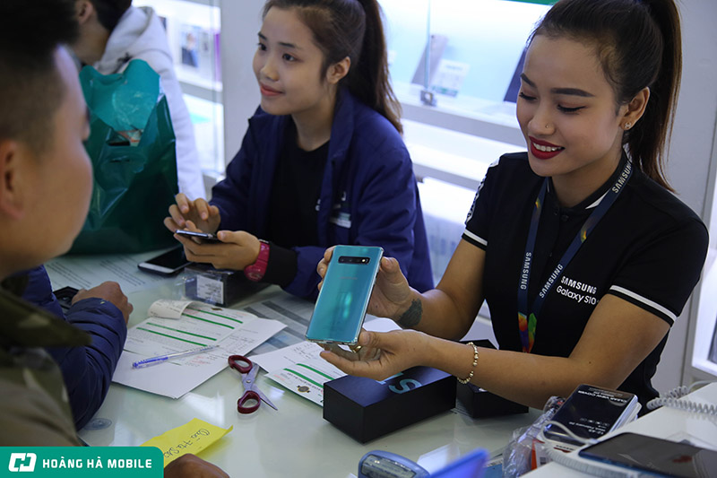 Rực rỡ sự kiện mở bán Galaxy S10/S10+ tại Hoàng Hà Mobile 95B Phố Huế, Hà Nội