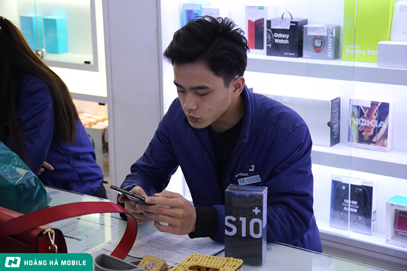 Rực rỡ sự kiện mở bán Galaxy S10/S10+ tại Hoàng Hà Mobile 95B Phố Huế, Hà Nội