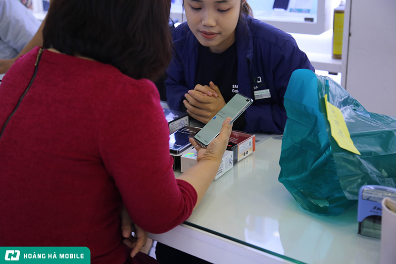 Rực rỡ sự kiện mở bán Galaxy S10/S10+ tại Hoàng Hà Mobile 95B Phố Huế, Hà Nội