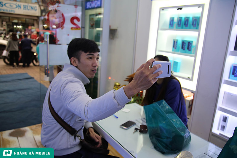 Rực rỡ sự kiện mở bán Galaxy S10/S10+ tại Hoàng Hà Mobile 95B Phố Huế, Hà Nội