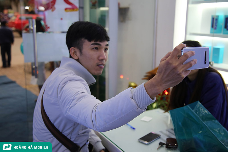 Rực rỡ sự kiện mở bán Galaxy S10/S10+ tại Hoàng Hà Mobile 95B Phố Huế, Hà Nội