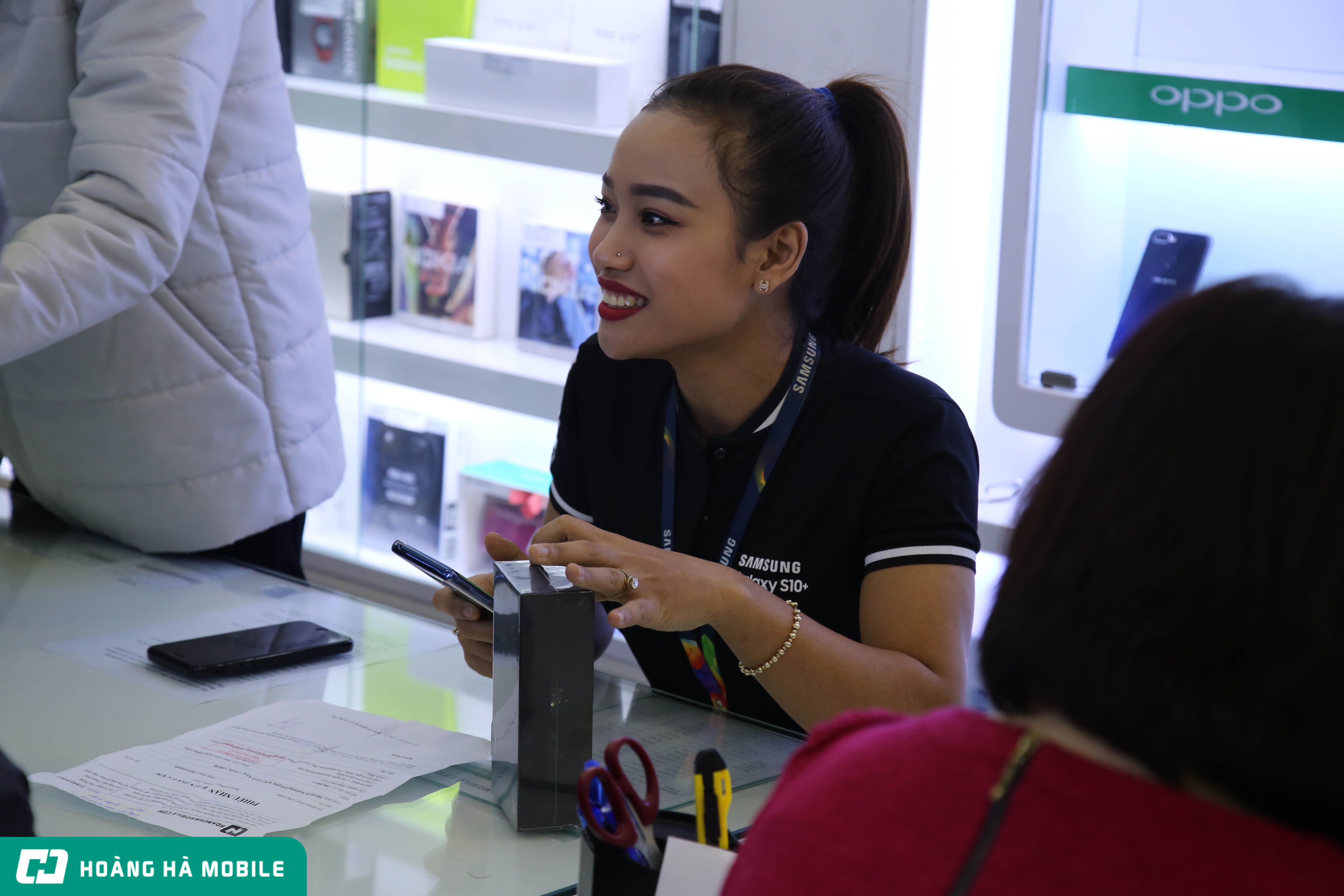 Rực rỡ sự kiện mở bán Galaxy S10/S10+ tại Hoàng Hà Mobile 95B Phố Huế, Hà Nội