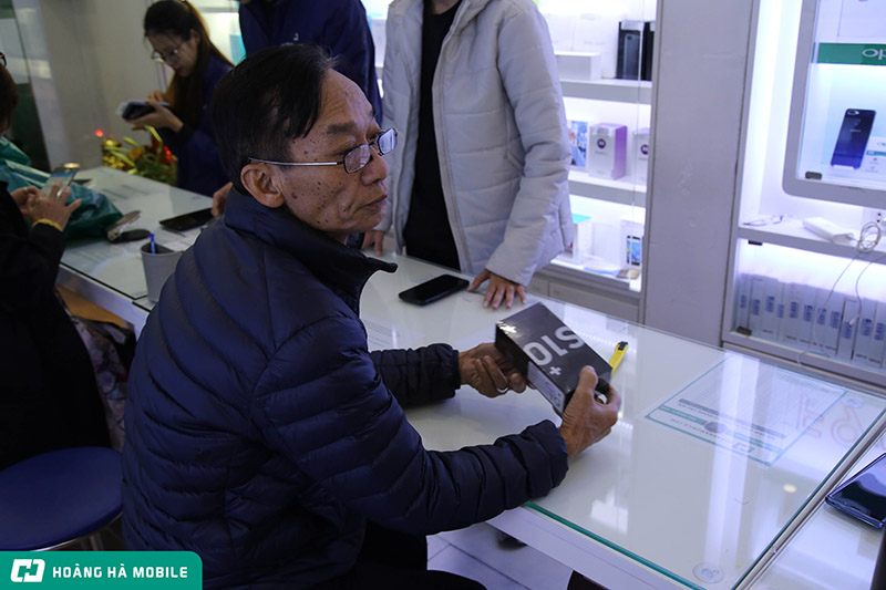 Rực rỡ sự kiện mở bán Galaxy S10/S10+ tại Hoàng Hà Mobile 95B Phố Huế, Hà Nội