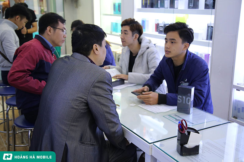 Rực rỡ sự kiện mở bán Galaxy S10/S10+ tại Hoàng Hà Mobile 95B Phố Huế, Hà Nội