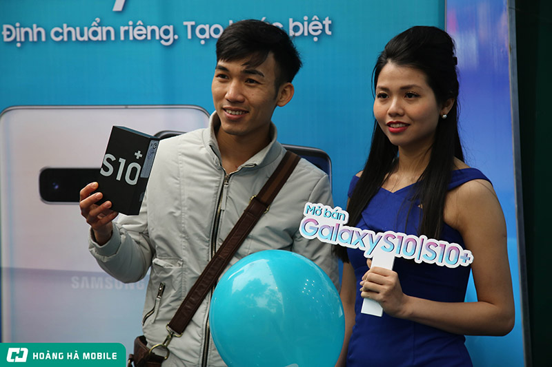 Rực rỡ sự kiện mở bán Galaxy S10/S10+ tại Hoàng Hà Mobile 95B Phố Huế, Hà Nội