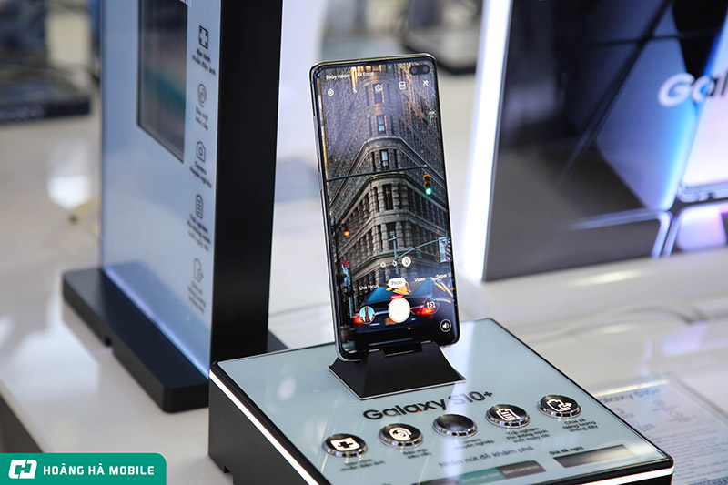 Rực rỡ sự kiện mở bán Galaxy S10/S10+ tại Hoàng Hà Mobile 95B Phố Huế, Hà Nội