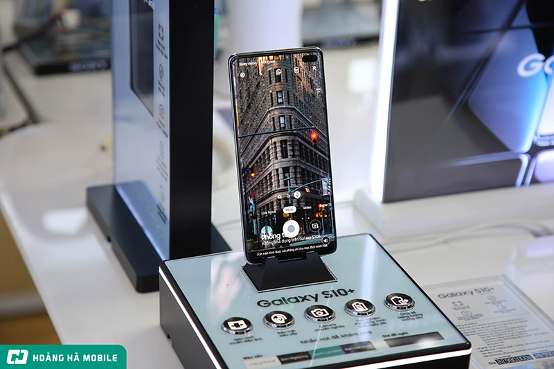 Rực rỡ sự kiện mở bán Galaxy S10/S10+ tại Hoàng Hà Mobile 95B Phố Huế, Hà Nội