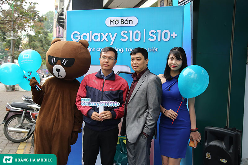 Rực rỡ sự kiện mở bán Galaxy S10/S10+ tại Hoàng Hà Mobile 95B Phố Huế, Hà Nội