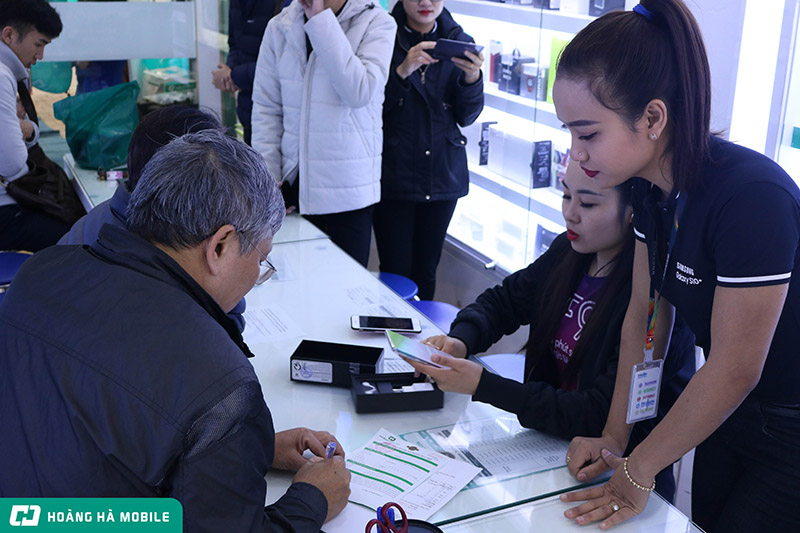 Rực rỡ sự kiện mở bán Galaxy S10/S10+ tại Hoàng Hà Mobile 95B Phố Huế, Hà Nội