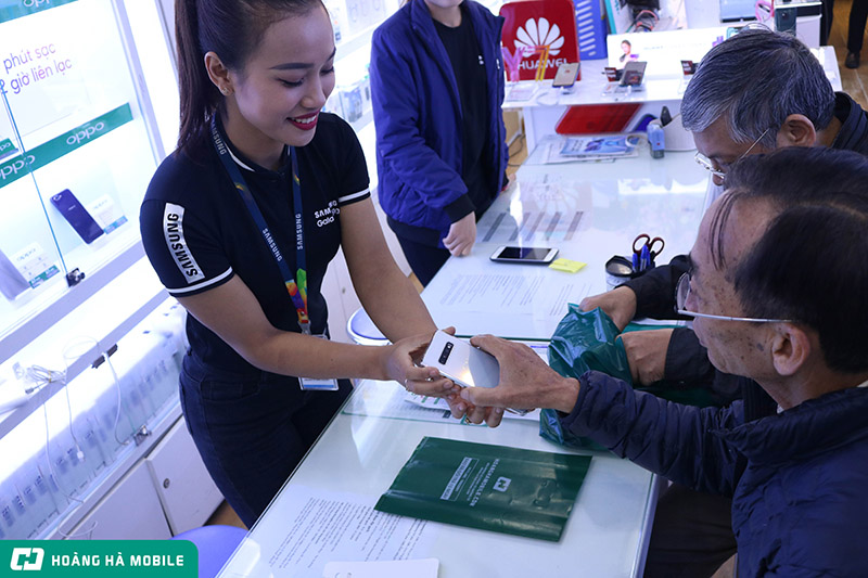 Rực rỡ sự kiện mở bán Galaxy S10/S10+ tại Hoàng Hà Mobile 95B Phố Huế, Hà Nội
