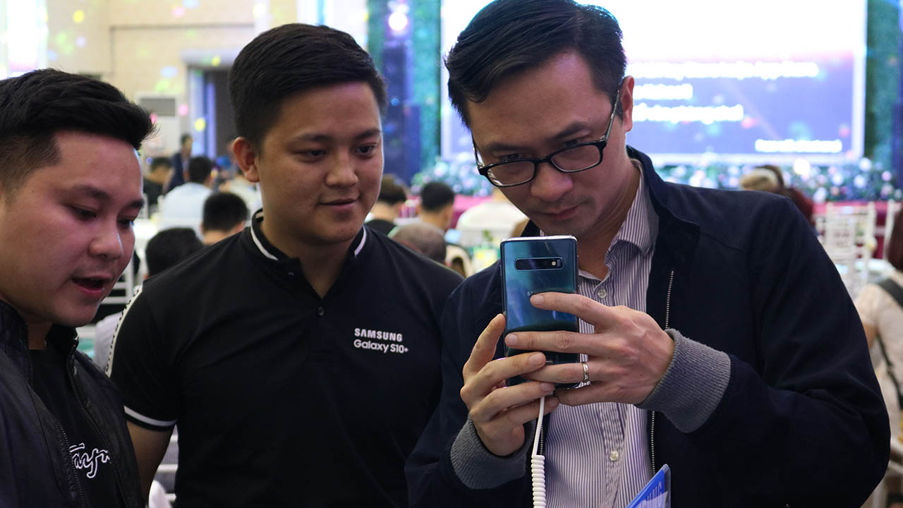 Thư mời dự lễ mở bán Galaxy S10/S10+ tại Hoàng Hà Mobile 95B Phố Huế, Hà Nội