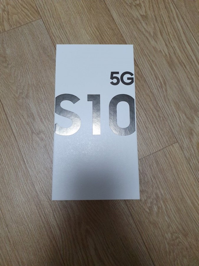 Mở hộp Galaxy S10 5G