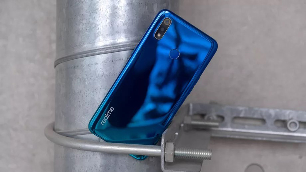 Realme 3: Màu mè nhưng ấn tượng với mức giá chỉ hơn 3 triệu đồng