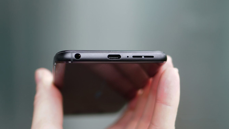 Trên tay Zenfone 6: Camera lật có động cơ, Android thuần tuý, giá hơn 11.6 triệu đồng