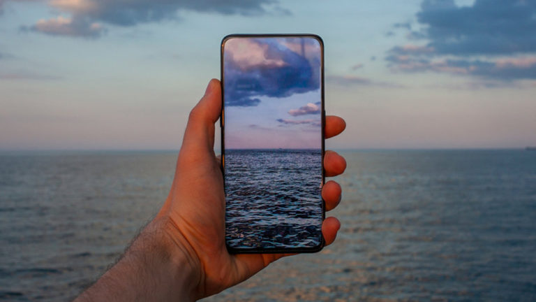 Smartphone với camera ẩn dưới màn hình vẫn chưa sẵn sàng “bước ra ánh sáng”