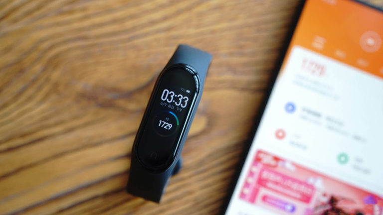 Ngắm nhìn Xiaomi Mi Band 4 vừa ra mắt: Đẹp hơn, xịn hơn mà giá vẫn rẻ