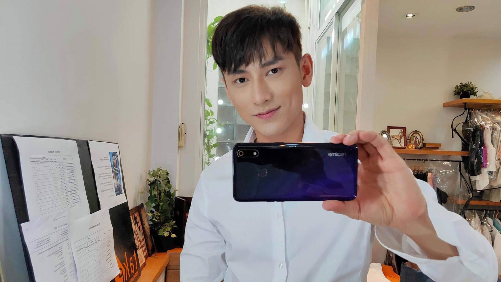 Realme 3 Pro đã cập bến Việt Nam: Đánh thức tốc độ, làm chủ cuộc chơi