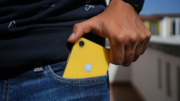Nên mua iPhone XR hay iPhone 8 Plus trong tầm giá khoảng 17 triệu đồng