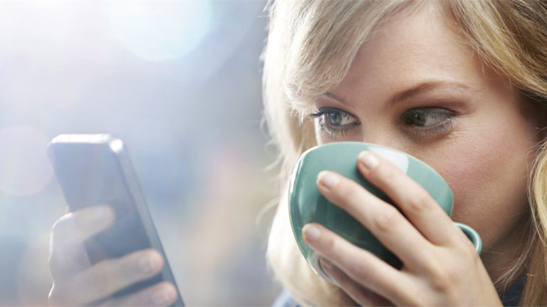 Tác hại dùng điện thoại nhiều: Chúng ta có thể “mọc sừng”?