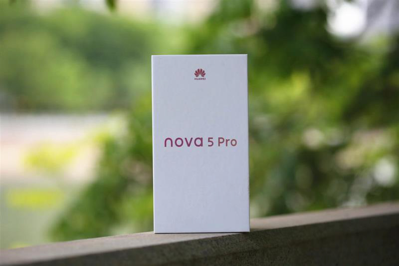 Trên tay Nova 5 Pro
