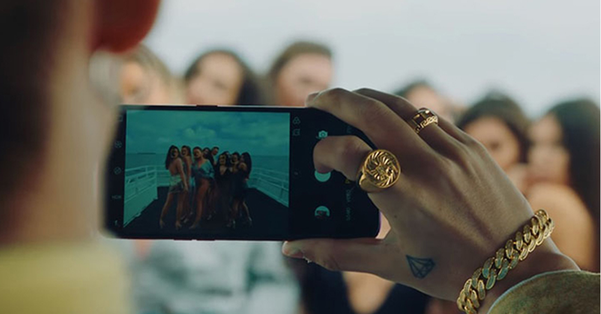 Chiếc điện thoại xuất hiện trong MV Hãy Trao Cho Anh (Sơn Tùng M-TP)