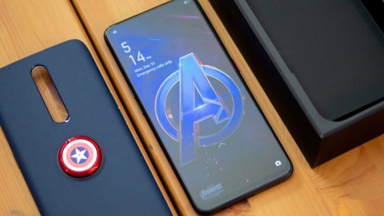 ĐỐ VUI: Những chiếc điện thoại phiên bản đặc biệt này có tên là gì?