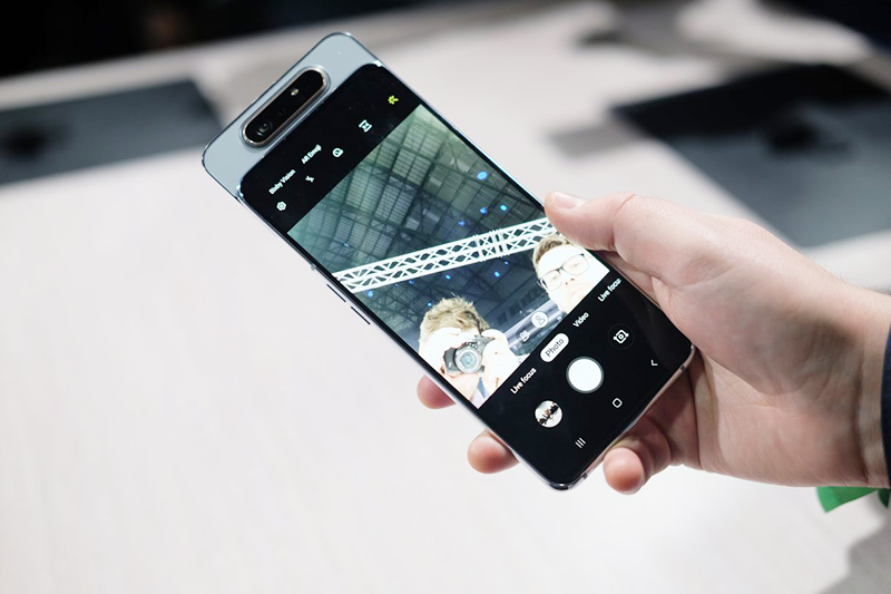 Mở hộp Galaxy A80