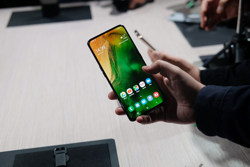 Mở hộp Galaxy A80