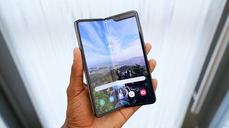 “Chiêm ngưỡng” Samsung Galaxy Fold đầu tiên tại Việt Nam