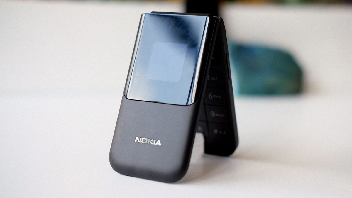 Trên tay Nokia 2720 Flip: Nắp gập, hai màn hình, 4G + WiFi đầy đủ