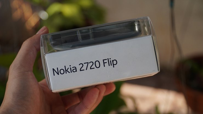 Trên tay Nokia 2720 Flip
