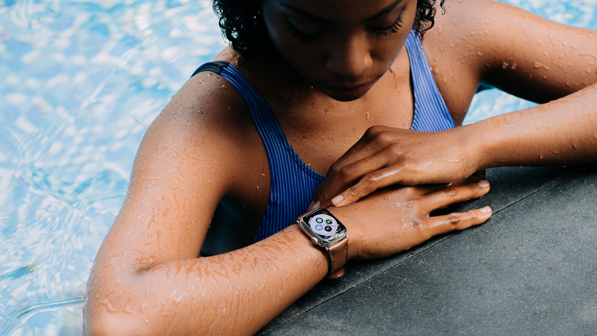 Apple Watch nào có thể ngâm nước và đeo đi bơi?