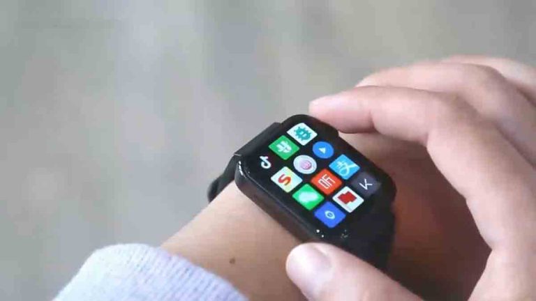 Ngắm trước Mi Smartwatch: Màn hình lớn, khung vuông vức, xem được cả phim