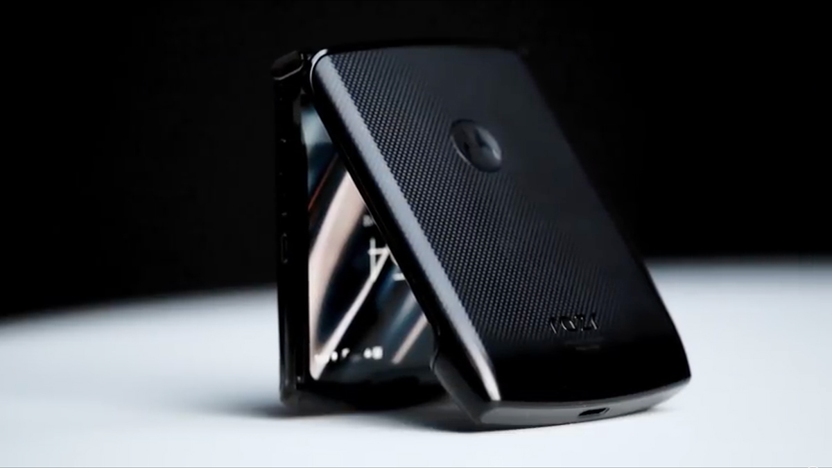 Motorola Razr hồi sinh: Màn hình gập không “nếp nhăn”, thông minh hơn, giá đủ sức với