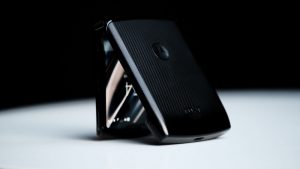 Motorola Razr hồi sinh: Màn hình gập không “nếp nhăn”, thông minh hơn, giá đủ sức với