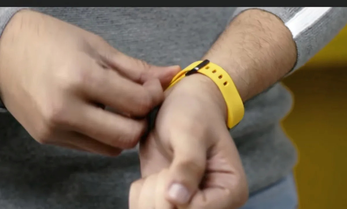 Hé lộ hình ảnh thực tế chiếc vòng đeo tay thông minh của Realme, sẽ cạnh tranh trực tiếp với Xiaomi Mi Band 4