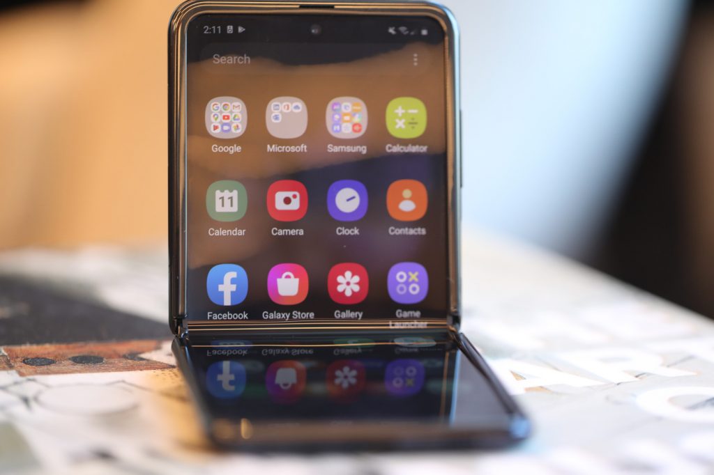 Thay màn hình Galaxy Z Flip sẽ có giá 119, nhưng...