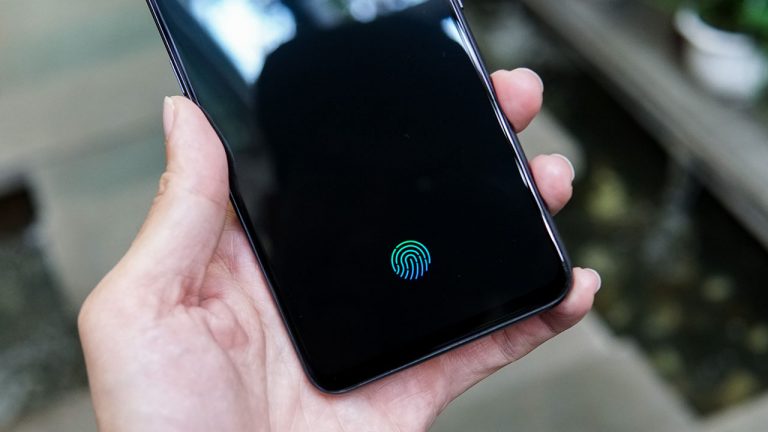 Ông Nguyễn Tử Quảng lý giải vì sao các mẫu Bphone từ trước đến nay đều không có vân tay dưới màn hình