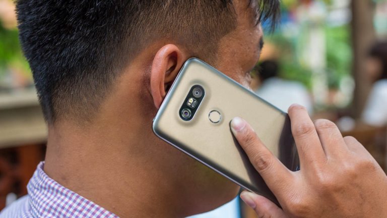 Câu nói khuyến cáo người dân không nên đi ra ngoài đường bởi dịch Covid-19 khi gọi điện thoại có bị tính cước không?