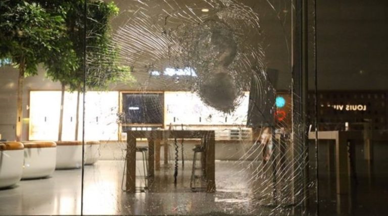 36017-66580-portland-oregon-apple-store-smashed-nate-head-xl