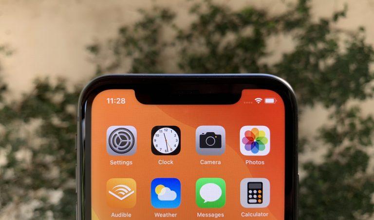 iPhone-11-notch-hand